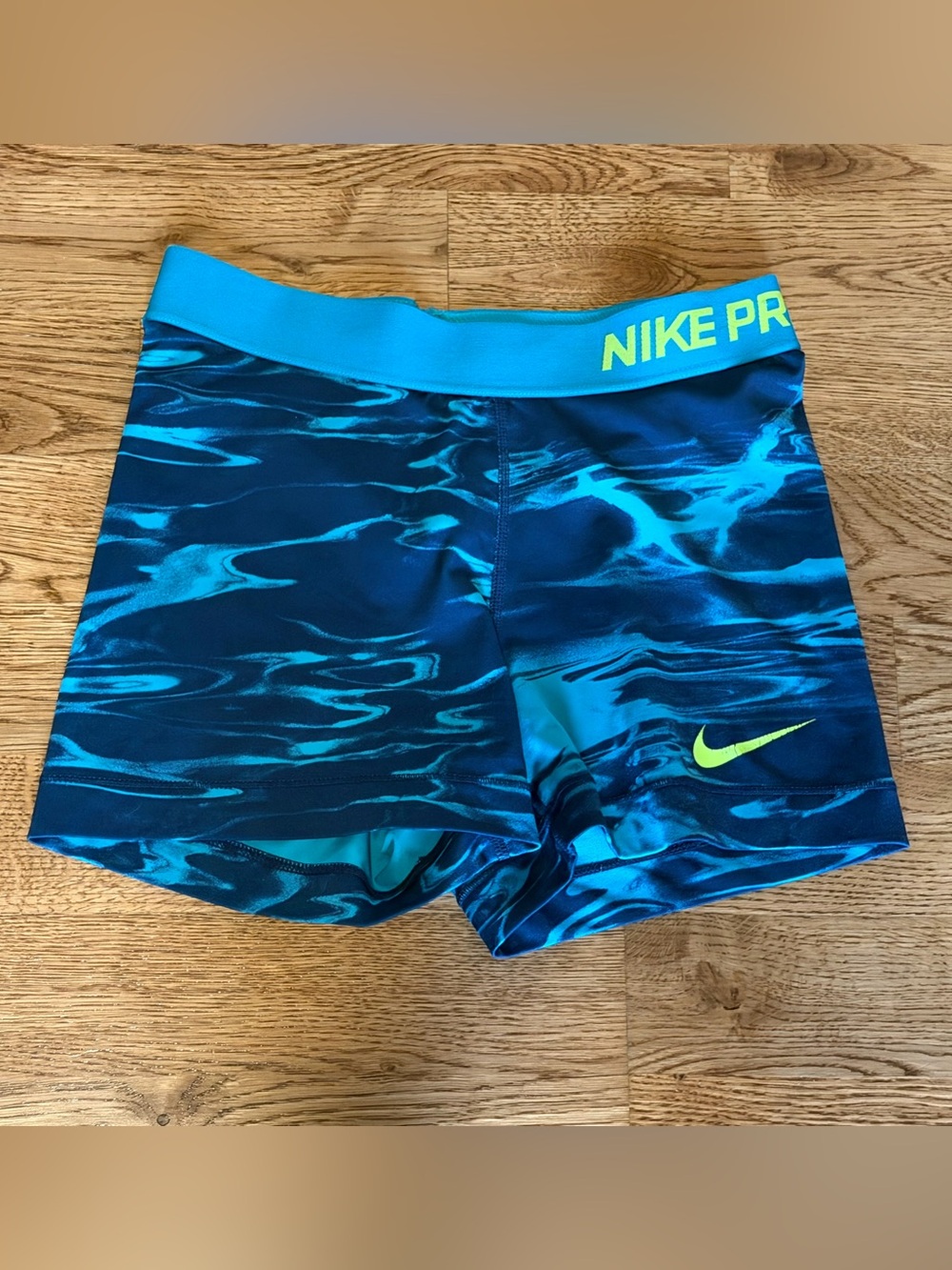 Nike Pro Women Dri-Fit Teal and Navy Blue
Compression Shorts Size Small